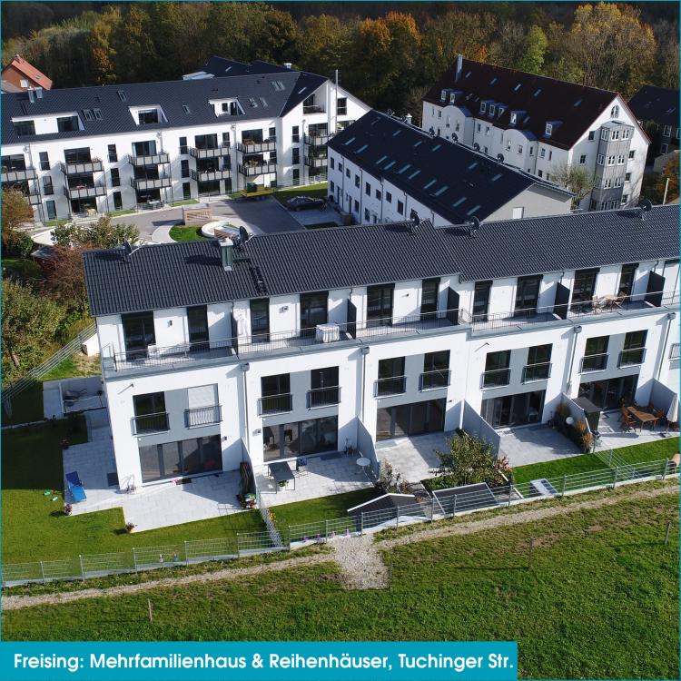 Freising Drohnenaufnahme Reihenhäuser und Mehrfamilienhaus